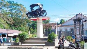 tugu-becak-ikon-Kota-Siantar.jpg