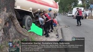 usai-kecelakaan-antara-truk-tangki-dan-sepeda-motor-yang-menewaskan-seorang-dosen.jpg