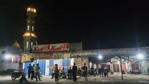 warga-berjaga-setelah-rumahnya-diseran-geng-motor-Jumat-1242024-dini-hari.jpg