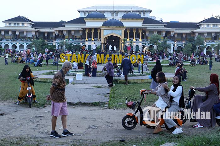 Berita Foto: Akhir Libur Panjang, Pengunjung Nikmati Wisata Bersejarah Istana Maimun - 01052023_WISATA_ISTANA_MAIMUN_DANIL_SIREGAR_4jpg.jpg