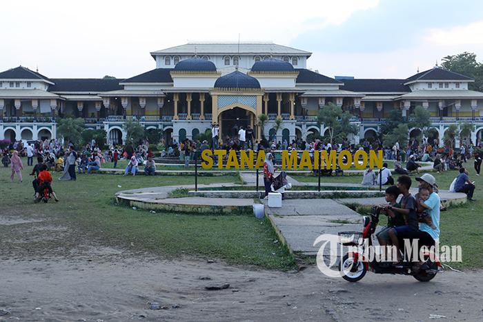 Berita Foto: Akhir Libur Panjang, Pengunjung Nikmati Wisata Bersejarah Istana Maimun - 01052023_WISATA_ISTANA_MAIMUN_DANIL_SIREGARjpg.jpg