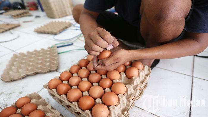 WARGA Medan Pilih Beli Telur Pecah Imbas Harga Telur Naik, Beli Rp5 Ribu Cuma Dapat 2 Butir - Tribun-medan.com
