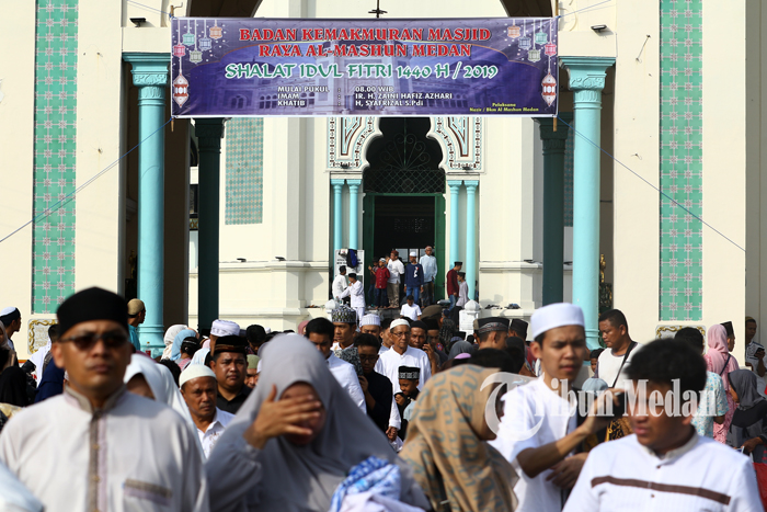Foto-Foto Ribuan Umat Islam Melaksanakan Salat Idul Fitri 1440 H di Masjid Raya Medan - 05062019danil07_salat_idul_fitri_medan-7.jpg