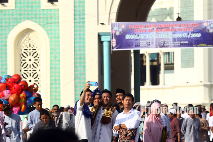 Foto-Foto Ribuan Umat Islam Melaksanakan Salat Idul Fitri 1440 H di Masjid Raya Medan - 05062019danil07_salat_idul_fitri_medan-9.jpg