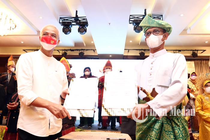 Berita Foto: Ganjar Pranowo Lantik Mulianta Sebagai Ketua Pengurus Kagama Sumut Masa Bakti 2021-2026 - 08042022_PELANTIKAN_KAGAMA_SUMUT_DANIL_SIREGAR-2.jpg