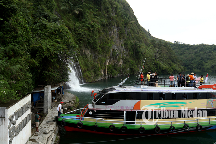 Berita Foto: Rangkaian Acara Famtrip Toba Disbudpar Sumut, Melirik Pesona Air Terjun Situmurun - 08062022_PESONA_AIR_TERJUN_SITUMURUN_DANIL_SIREGAR-4.jpg