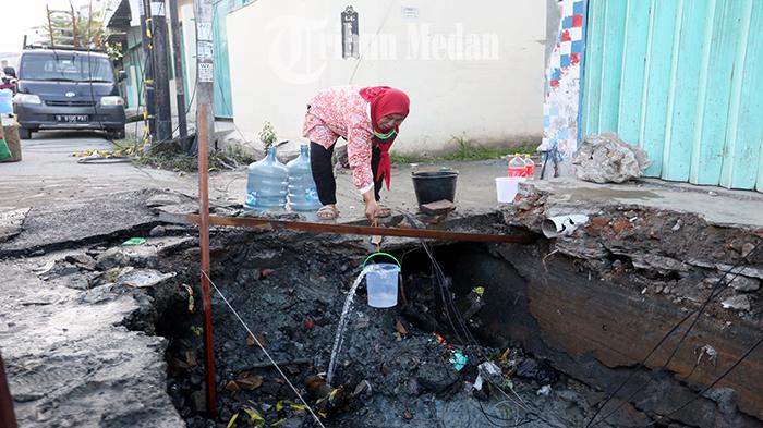 Berita Foto: Kabid SDABMBK: Selesai November, 54 Titik Rampung, Dari 130 Proyek Drainase di Medan - 11102023_MENAMPUNG-AIR_ABDAN-SYAKURO-1.jpg