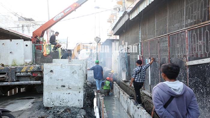 Berita Foto: Kabid SDABMBK: Selesai November, 54 Titik Rampung, Dari 130 Proyek Drainase di Medan - 11102023_PERBAIKAN-DRAINASE_ABDAN-SYAKURO-3.jpg