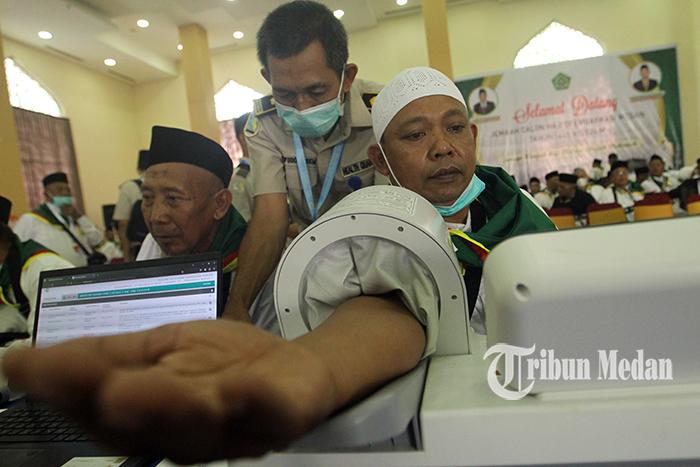 Berita Foto: Sebanyak 360 Jemaah Calon Haji Kloter Pertama Asal Asahan Tiba di Embarkasih Medan - 12052024_HAJI_KLOTER_PERTAMA_DANIL_SIREGAR_1jpg.jpg