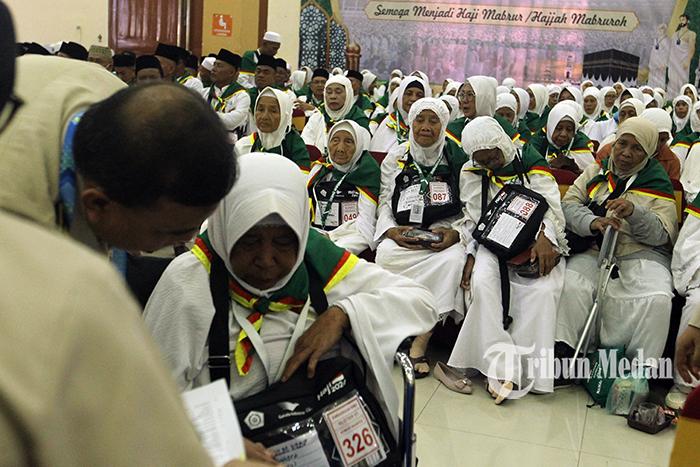 Berita Foto: Sebanyak 360 Jemaah Calon Haji Kloter Pertama Asal Asahan Tiba di Embarkasih Medan - 12052024_HAJI_KLOTER_PERTAMA_DANIL_SIREGAR_2jpg.jpg