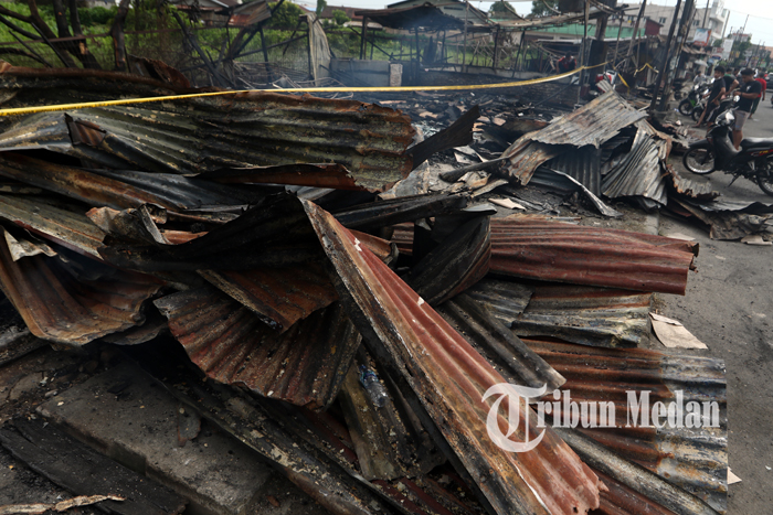 Berita Foto: Delapan Warung Semi Permanen Hangus Terbakar Diduga Korsleting Listrik