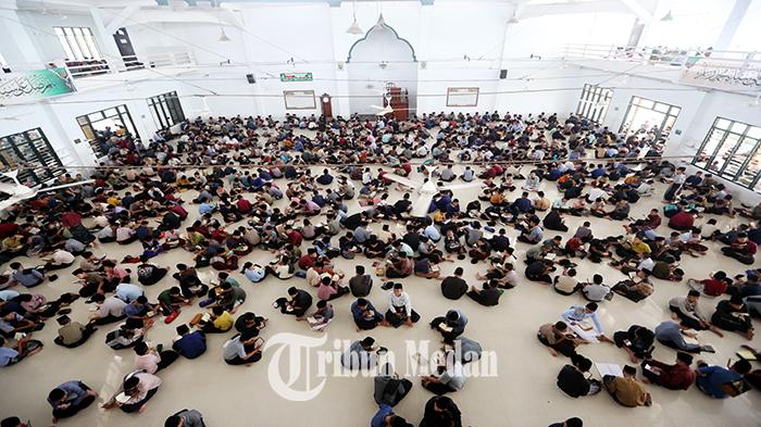 Berita Foto: RIBUAN Santri Tadarus Massal di Pesantren Ar-Raudlatul Hasanah pada Ramadhan 1445 H - 13032024_TADARUS-MASSAL_ABDAN-SYAKURO-1.jpg