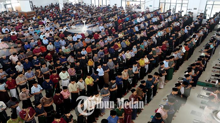 Berita Foto: RIBUAN Santri Tadarus Massal di Pesantren Ar-Raudlatul Hasanah pada Ramadhan 1445 H - 13032024_TADARUS-MASSAL_ABDAN-SYAKURO-4.jpg