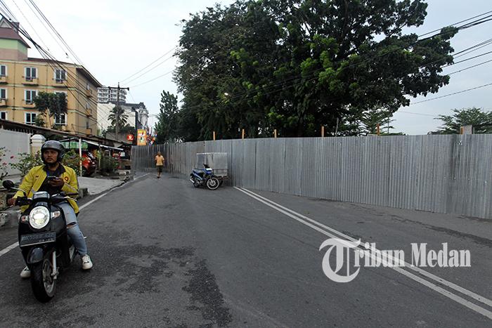 Berita Foto: Penutupan Sementara Jalan Abdullah Lubis Dampak Adanya Proyek Revitalisasi Jembatan