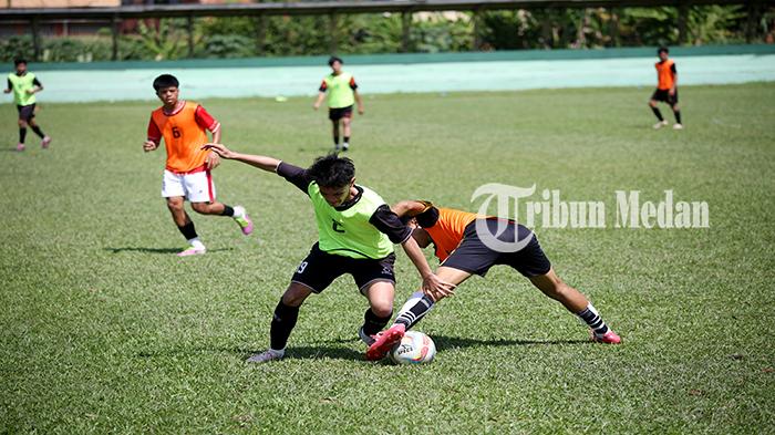 Berita Foto: Ini Harapan Pelatih Timnas U-20 Indra Sjafri, Pantau Tim PON Sumut di Stadion Pardede - 18042024_SELEKSI-PEMAIN_ABDAN-SYAKURO-2.jpg