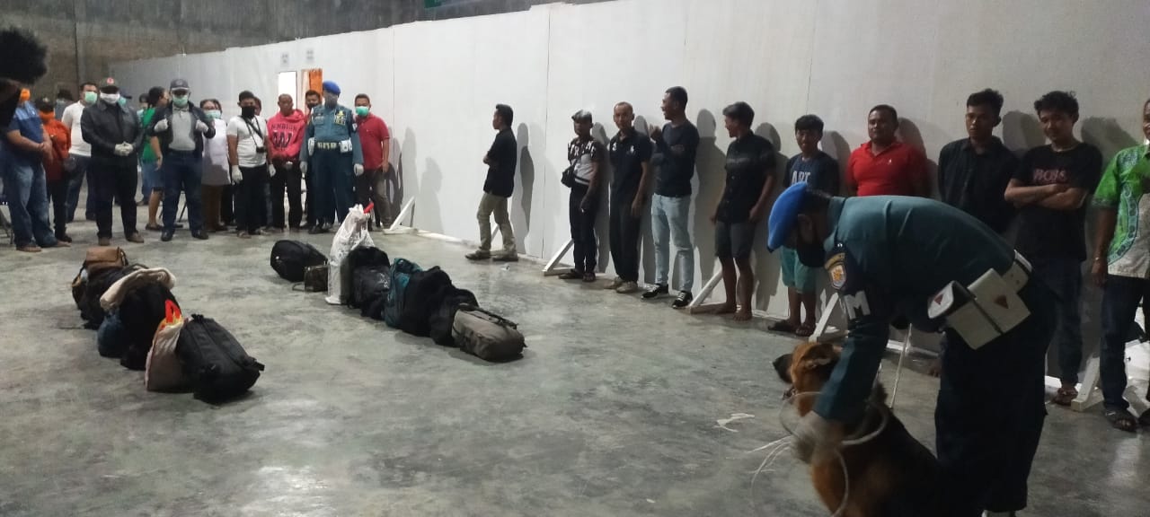 20-orang-tki-ilegal-berada-di-tempat-karantina.jpg