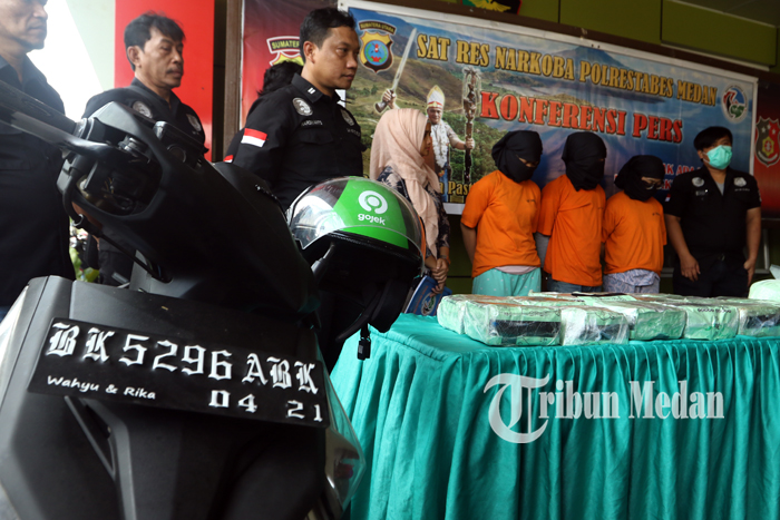 Berita Foto: Dua Gadis Terlibat Peredaran Sabu Seberat 15 Kg dan 60 Ribu Pil Ekstasi di Medan - 20032020_paparan_narkoba_danil_siregar-3.jpg