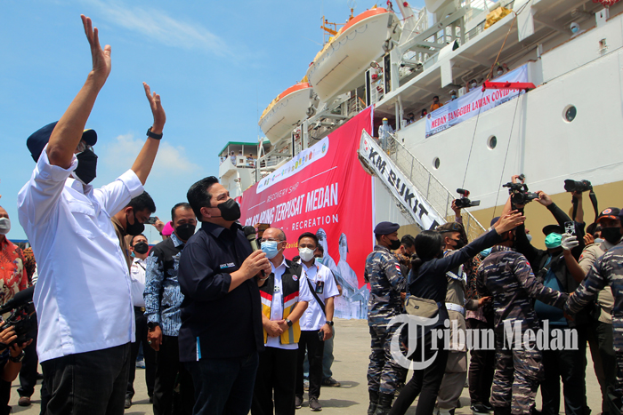 Berita Foto: Dua Menteri Bersama Wali Kota Medan Meninjau Isolasi Apung Terpusat di KM Bukit Raya