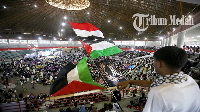 Berita Foto: Terkumpul Rp 1,2 Miliar, UAS dan Edy Rahmayadi Berdonasi Bantu Palestina di Sumut - 26112023_AKSI-SOLIDARITAS-PALESTINA_ABDAN-SYAKURO-10.jpg