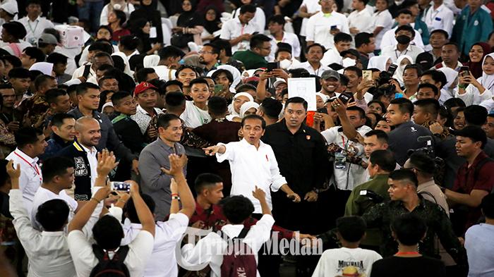 Berita Foto: Setia Mendampingi, Bobby Nasution Sebut Aulia Rachman Teman Bertengkarnya - 27082023_MENYAPA-RELAWAN_ABDAN-SYAKURO-2.jpg