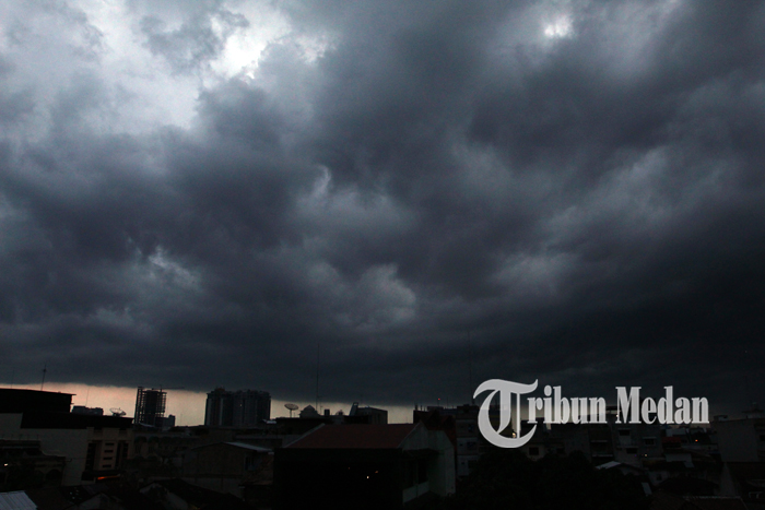 30102020_cuaca_buruk_danil_siregar-2.jpg