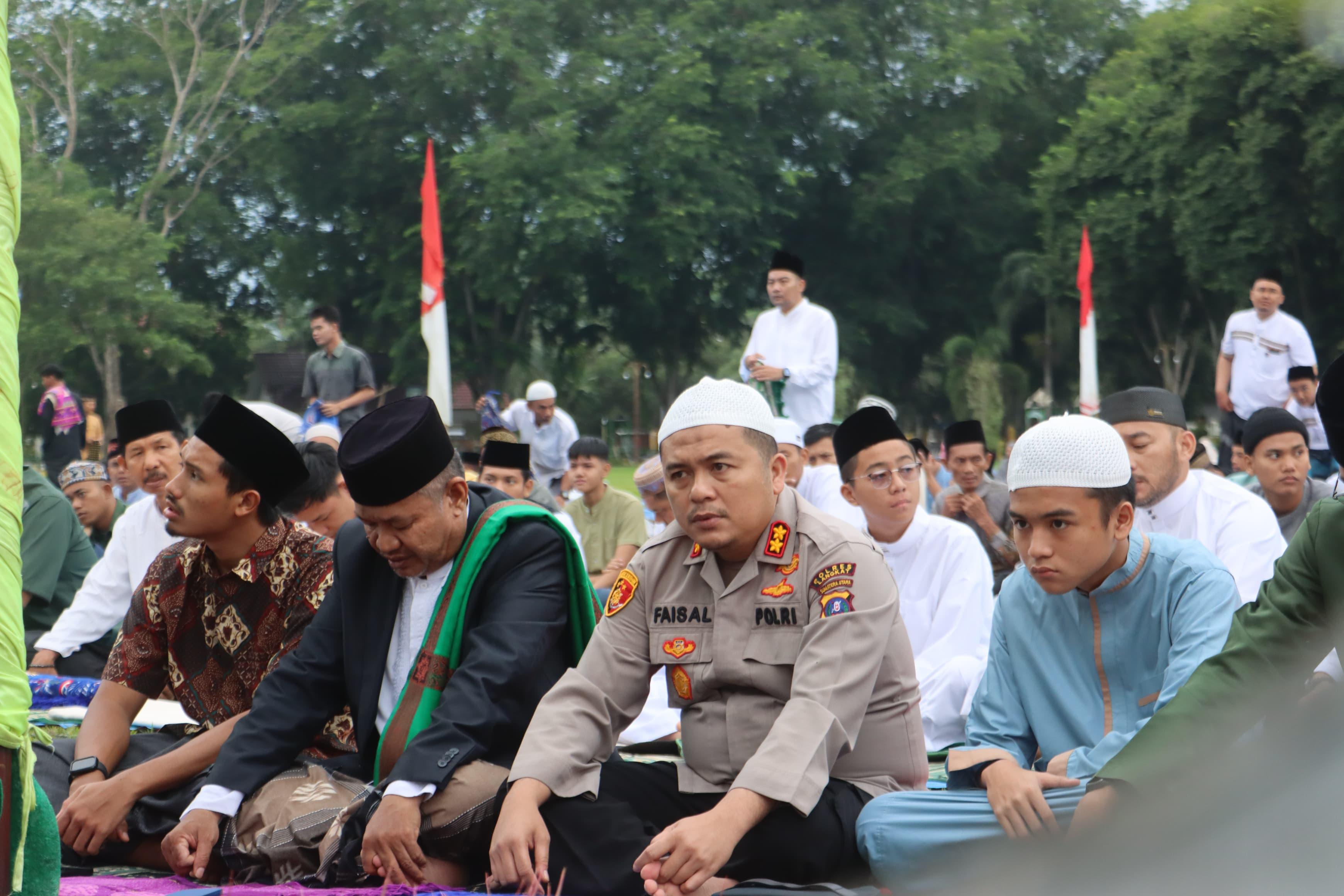 Ciptakan Harmonisasi, Polres Langkat Sholat Idul Adha Bersama Masyarakat