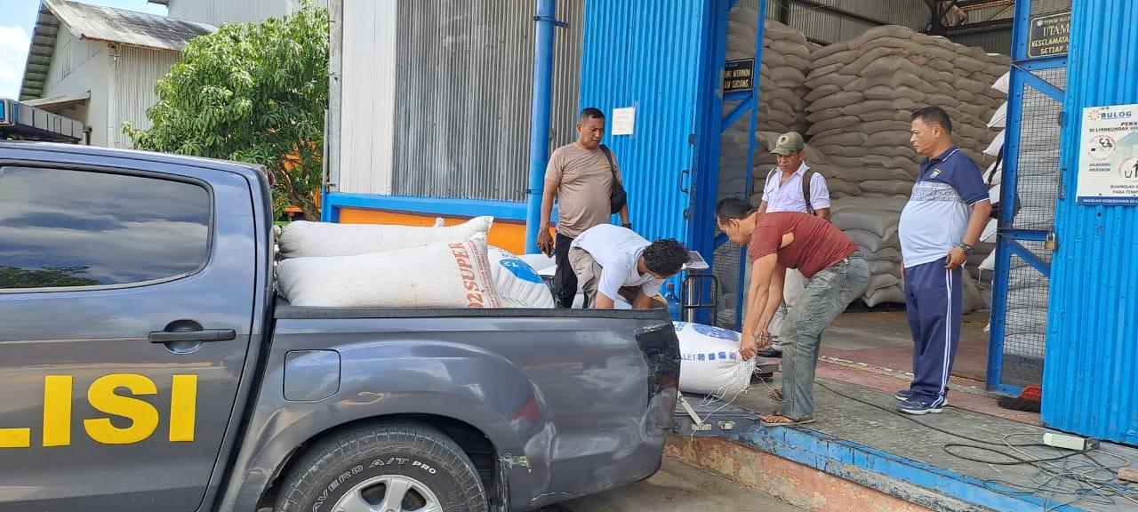 Kapolsek Labuhan Ruku Dampingi Kelompok Tani Sahata Jual Jagung ke Bulog Cabang Asahan