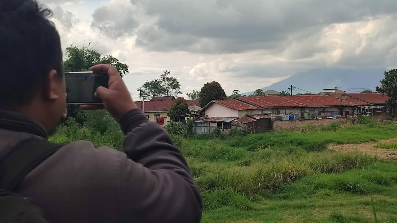 AKTIVITAS-VULKANIK-SINABUNG-Seorang-warga.jpg