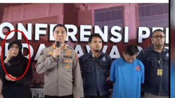 ANEHNYA-Juru-Bahasa-Isyarat-Saat-Rilis-Penangkapan-Pegi-Komunitas-Tuli-Dibuat-Bingung-Diduga-Palsu.jpg