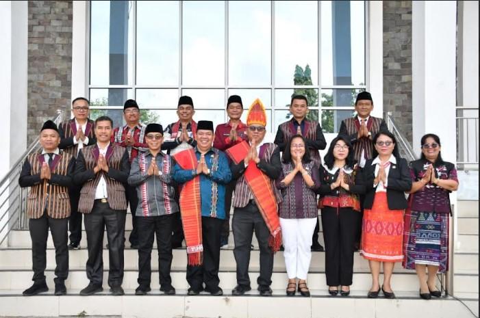 Upacara Hari Kesadaran Nasional, ASN Samosir Kompak Kenakan Ulos