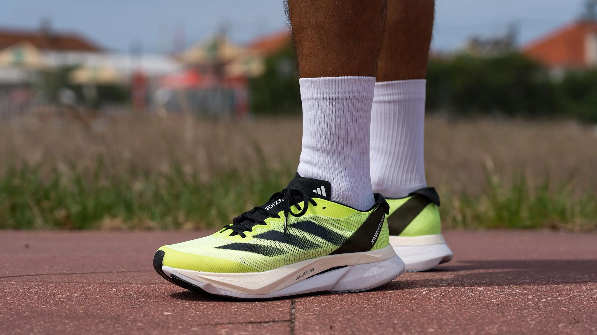 Adidas-Adizero-Boston-12-Sepatu-Lari-yang-Menginspirasi-untuk-Performa-Maksimal-di-2024.jpg