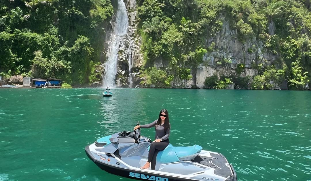 Air-Terjun-Situmurun-yang-indah-di-Danau-Toba.jpg