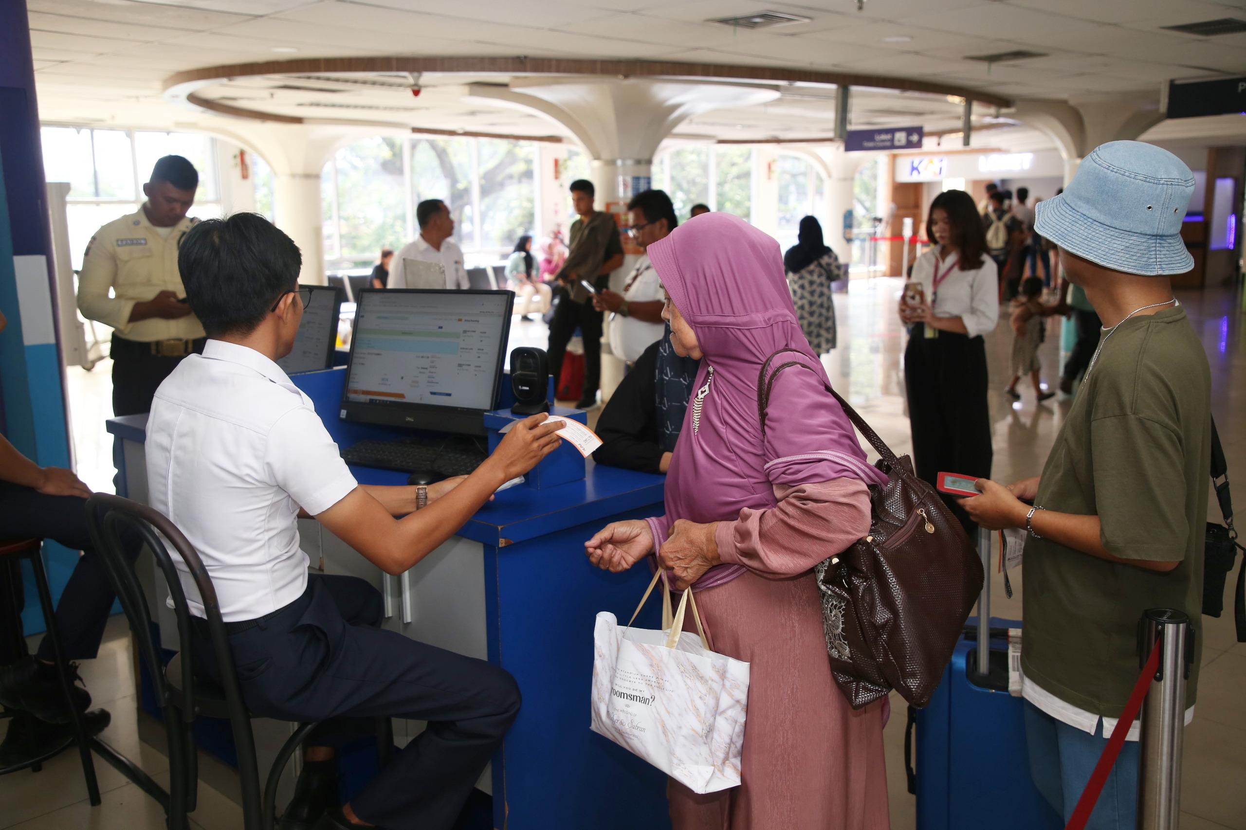Akses-layanan-sementara-di-Stasiun-KAI-Medan.jpg