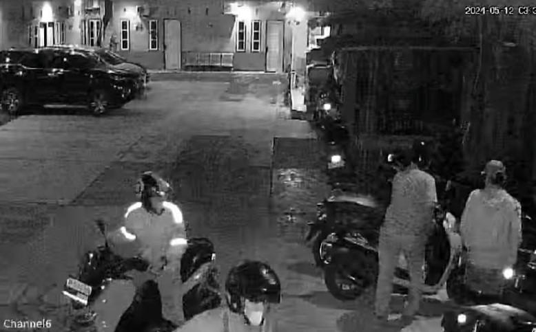 Aksi-para-pelaku-mencuri-sepeda-motor-di-sebuah-kosan-di-Jalan-Sei-Belutu_.jpg