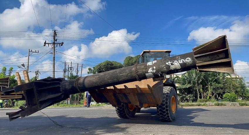 Billboard Raksasa Tak Berizin di Tanjung Morawa Ditertibkan, Butuh 3 Hari untuk Merobohkannya