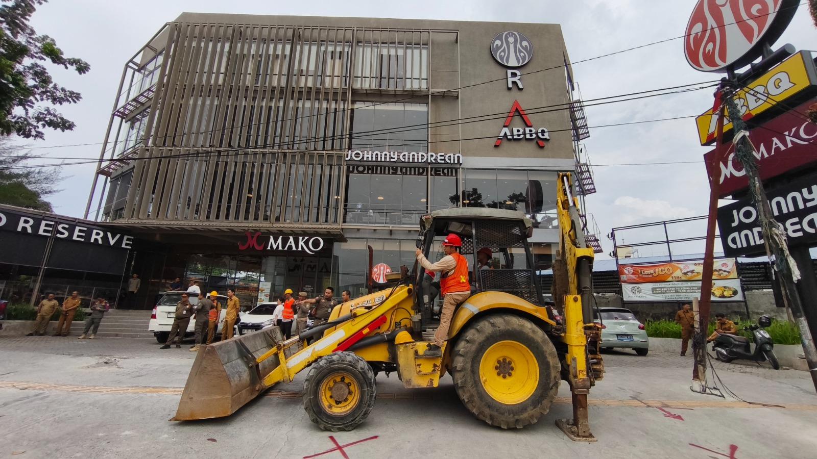 Tim Pemko Medan Bongkar Penyerobotan Trotoar oleh Pengelola JCO Donuts, Taufiq: Sudah Proses Sebulan