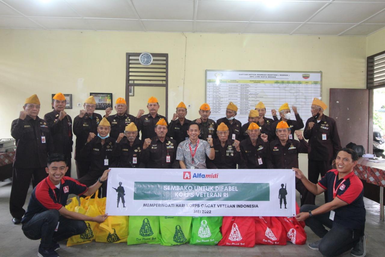 Alfamidi-Beri-Bantuan-ke-Veteran.jpg