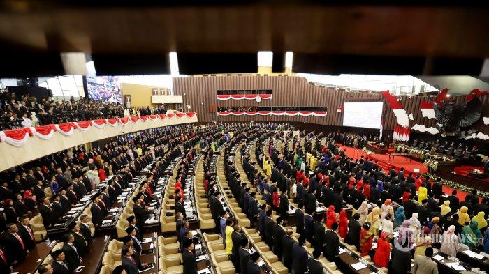 Anggota-Dewan-di-Gedung-DPR-RI-Senayan.jpg