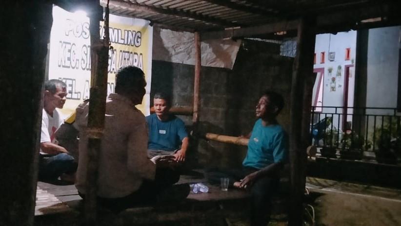 Bhabinkamtibmas Polres Sibolga Laksanakan Patroli dan Pembinaan Sat Kamling di Kelurahan Angin Nauli