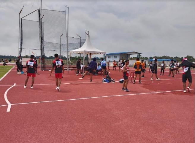 Atlit-melakukan-persiapan-sebelum-melakukan-lempar-cakram-di-Stadion-Madya-Altetik.jpg