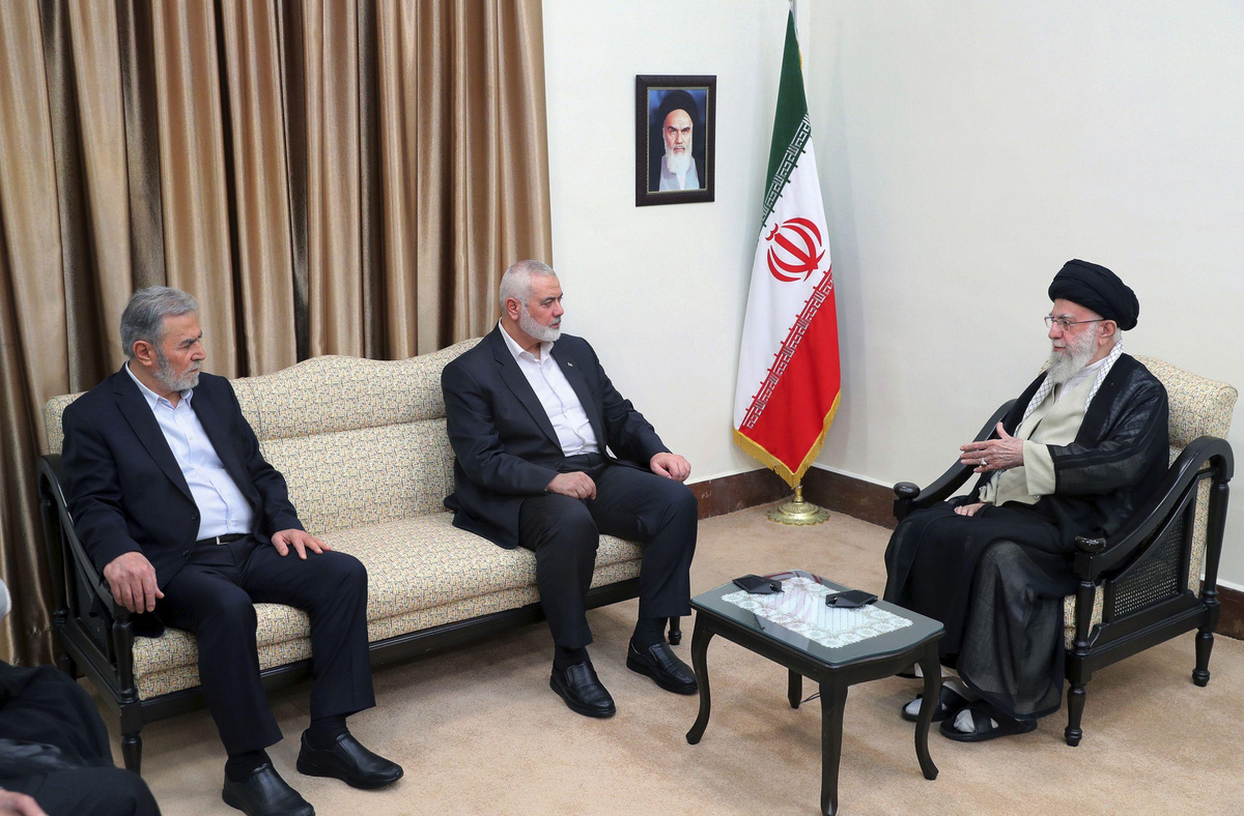 Ayatollah-Ali-Khamenei-dan-Ismail-Haniyeh.jpg