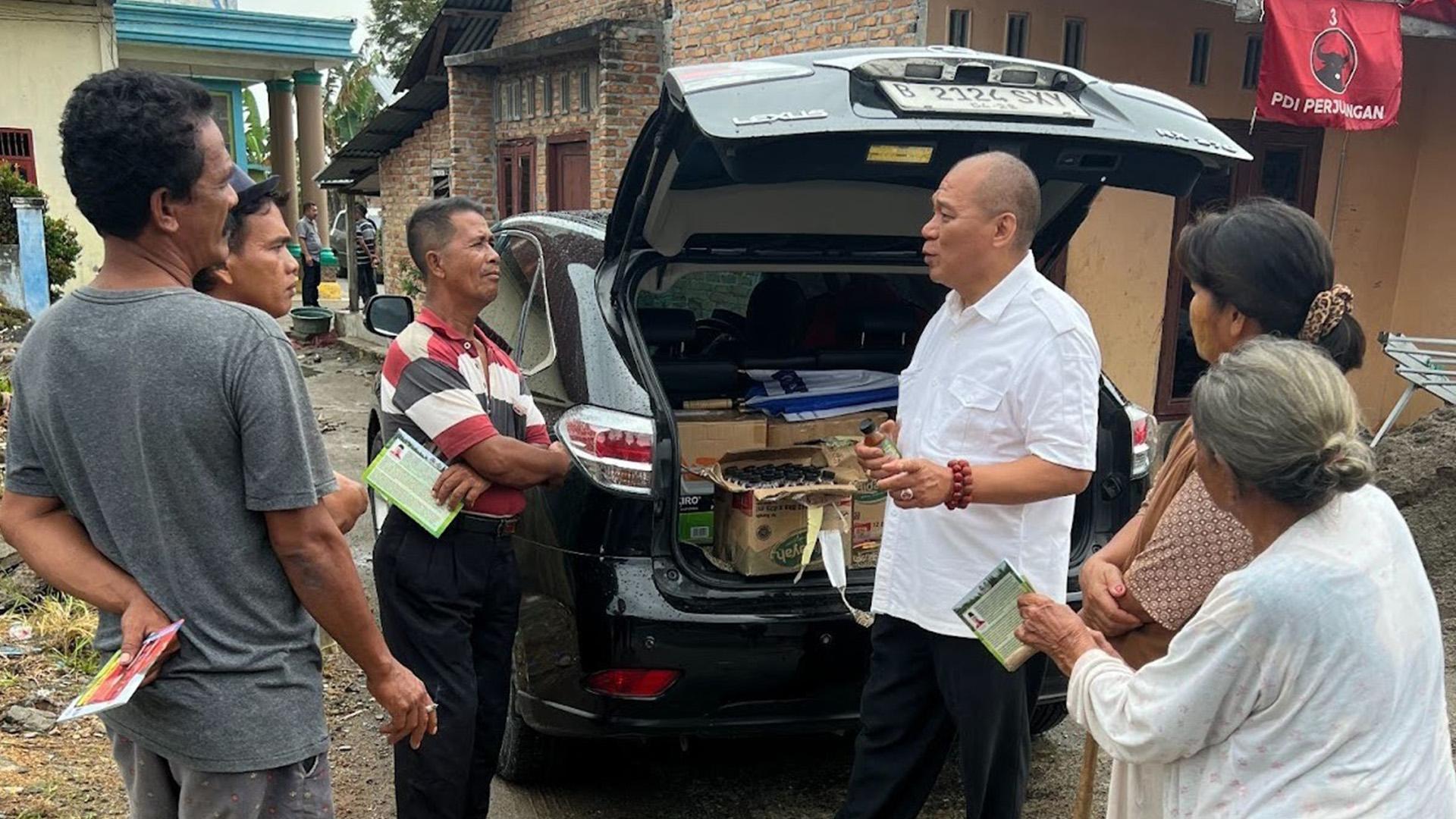 Dukung Kemajuan HKBP Sumur Batu, Brilian Moktar Berikan Bantuan Paving Block 9000pcs