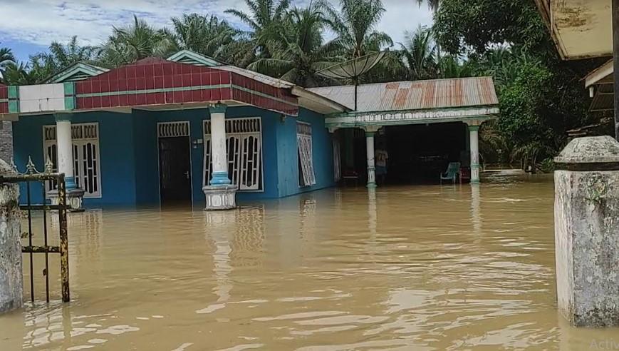 Banjir-rendam-enam-dusun-di-Desa-Piasa-Ulu-Kecamatan-Tinggi-Raja-Kabupaten-Asahan_.jpg