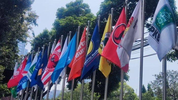 Barisan-bendera-partai-politik-peserta-Pemilu-2024-TRIBUN-MEDANHO.jpg