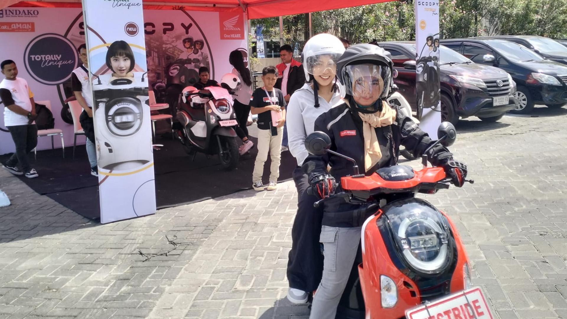 Bergaya-Totally-Unique-Test-Ride-New-Honda-Scoopy-Membludak.jpg