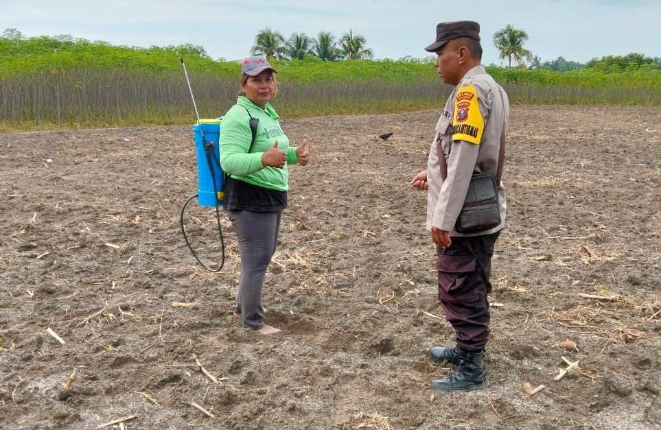 Polsek Tanah Jawa Dukung Program Ketahanan Pangan dan Pertanian Ramah Lingkungan di Simalungun