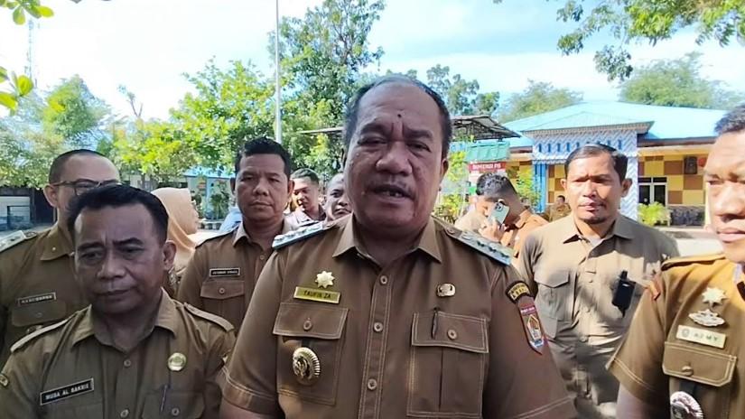 Bupati-Asahan-Taufik-Zainal-Abidin-Siregar-menerangkan-telah-siapkan-tanah-7-hektare.jpg