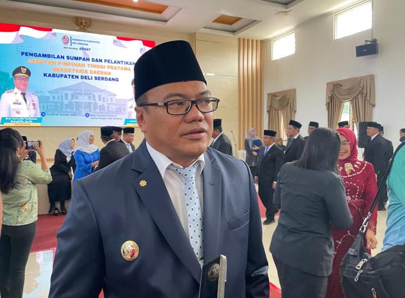 Bupati-Deli-Serdang-dr-Asri-Ludin-Tambunan-ketika-diwawancarai-Terkait-hutang.jpg