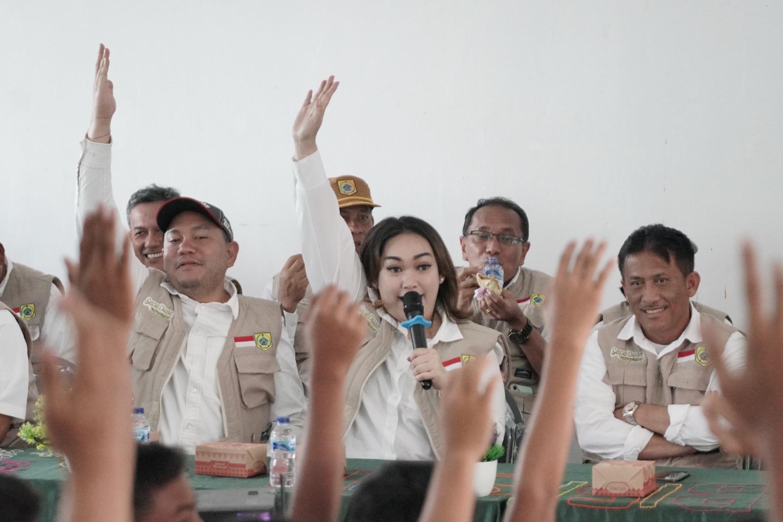 Bupati-Franc-Bernhard-Tumanggor-sambangi-SMKN-1-Siempat-Rube.jpg