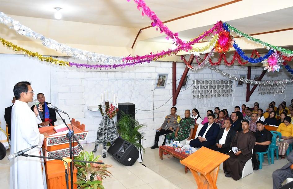 Bupati-Samosir-Rayakan-Natal-di-Gereja-Katolik-Stasi-Santo-Markus-Sihusapi_.jpg